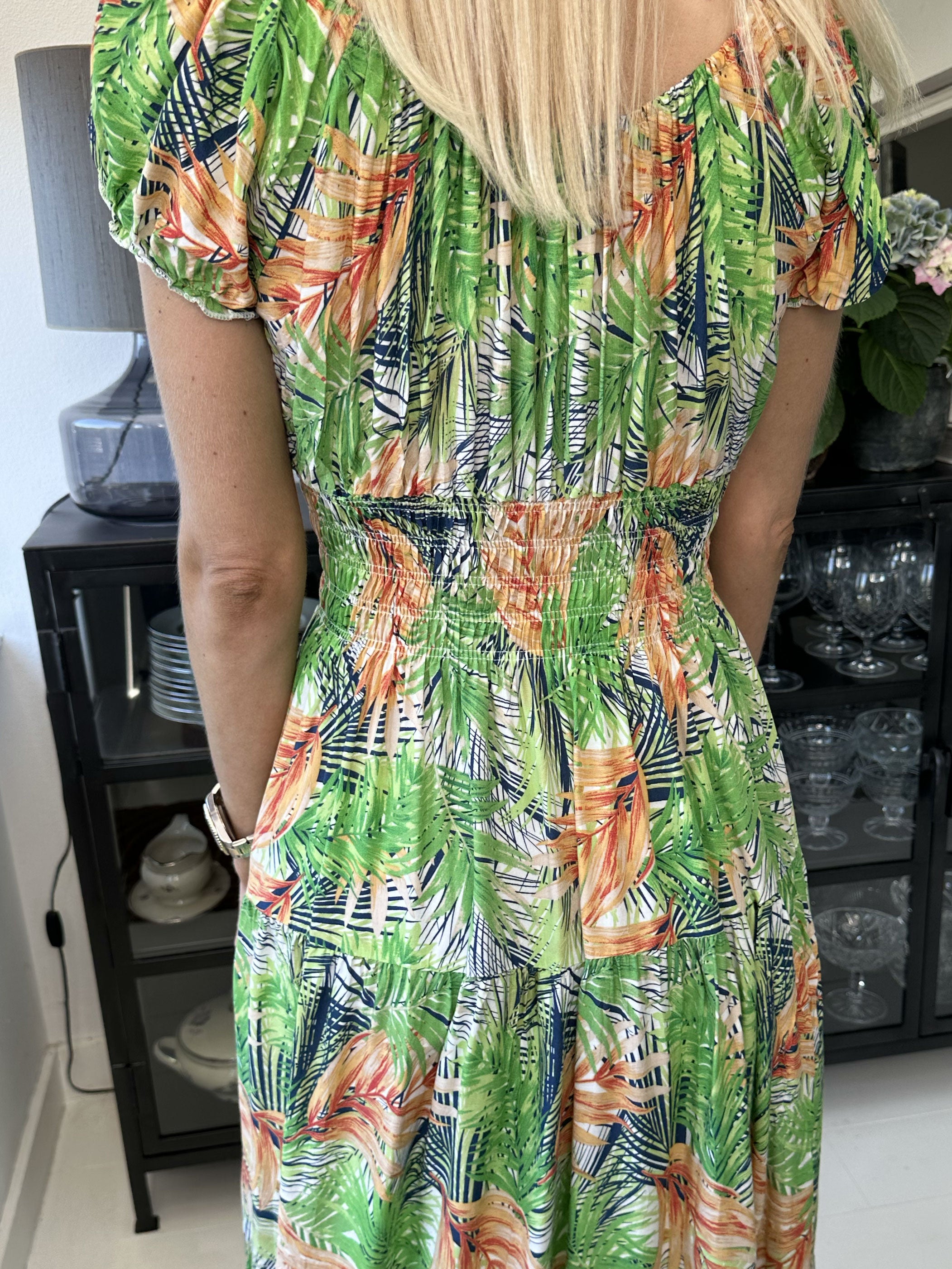 Finalia palm - Lang kjole med smock og palmemotiv